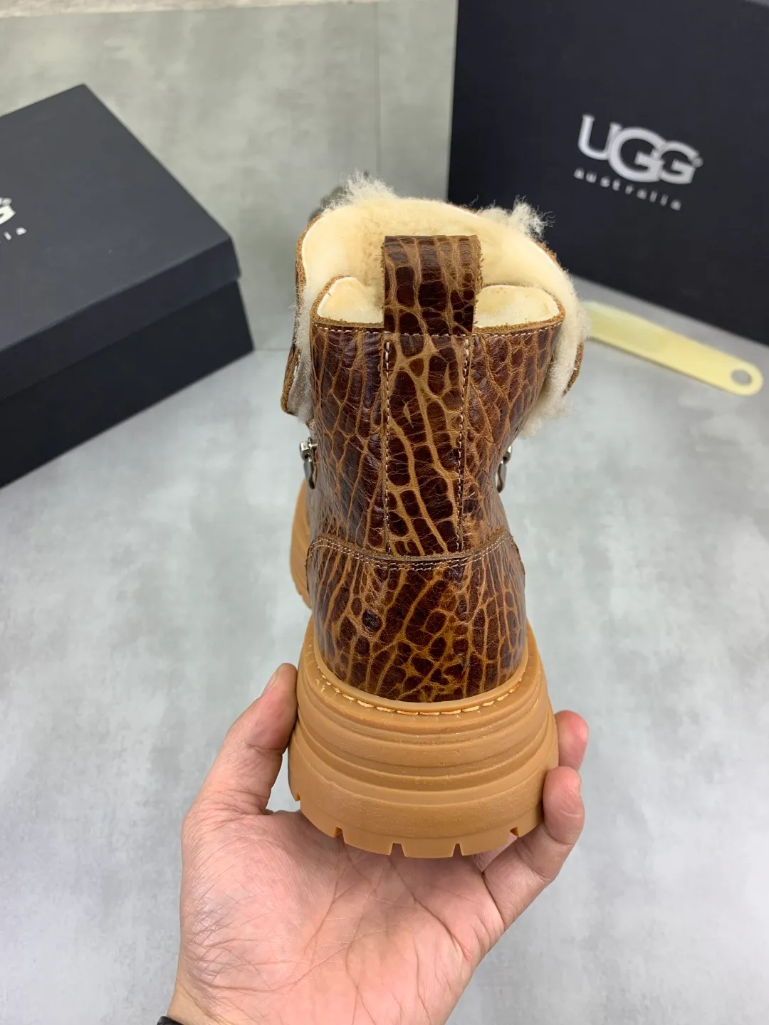 Men's men's shoes 💰P660 New arrival 🆕🆕🆕 IUGGI Men's British retro Martin boots Winter new men's outdoor hiking boots First layer of cowhide on the outside and wool on the inside Comfortable and warm Rubber sole sole Non-slip and firm Trendy and fashionable Casual and versatile Size: 38-44 (45 customized) Color: three colors